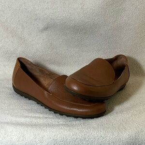 8.5W bionic leather flats.